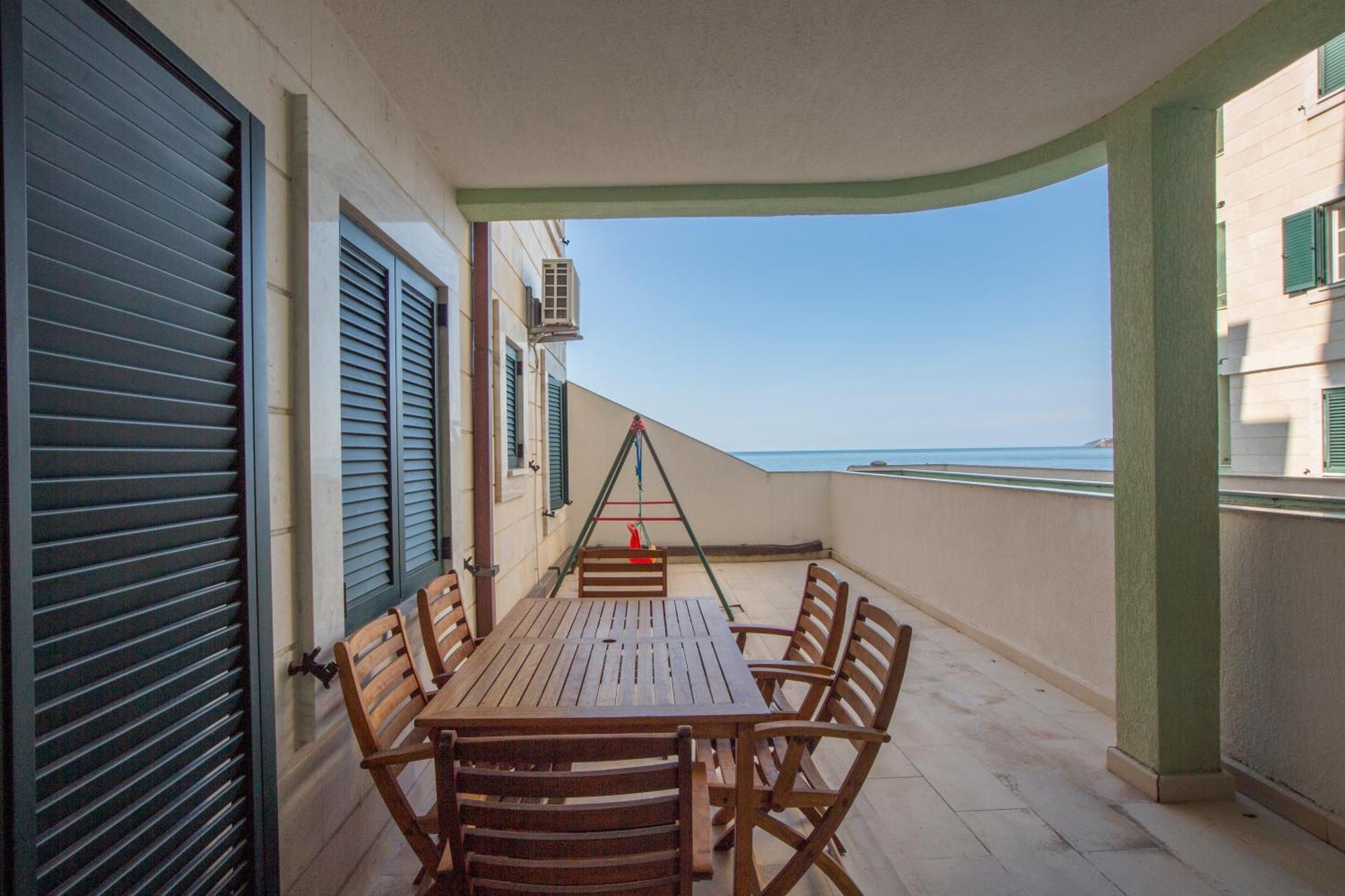 Montesan Luxury Apartment Beach Front Sveti Stefan Bagian luar foto