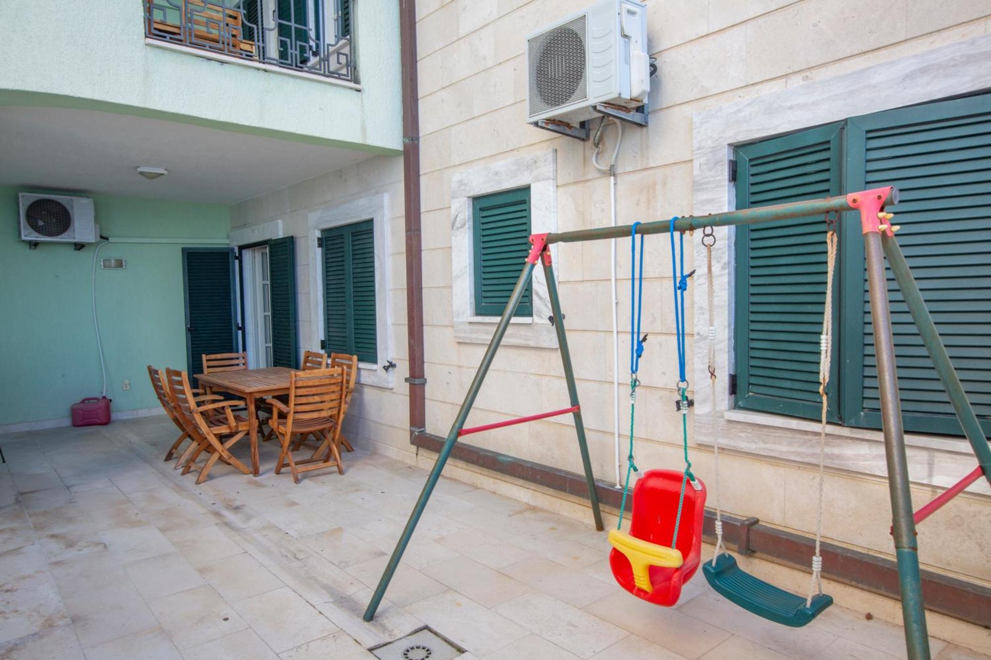 Montesan Luxury Apartment Beach Front Sveti Stefan Bagian luar foto