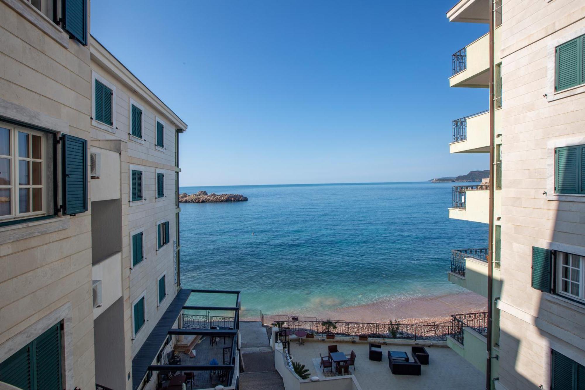 Montesan Luxury Apartment Beach Front Sveti Stefan Bagian luar foto