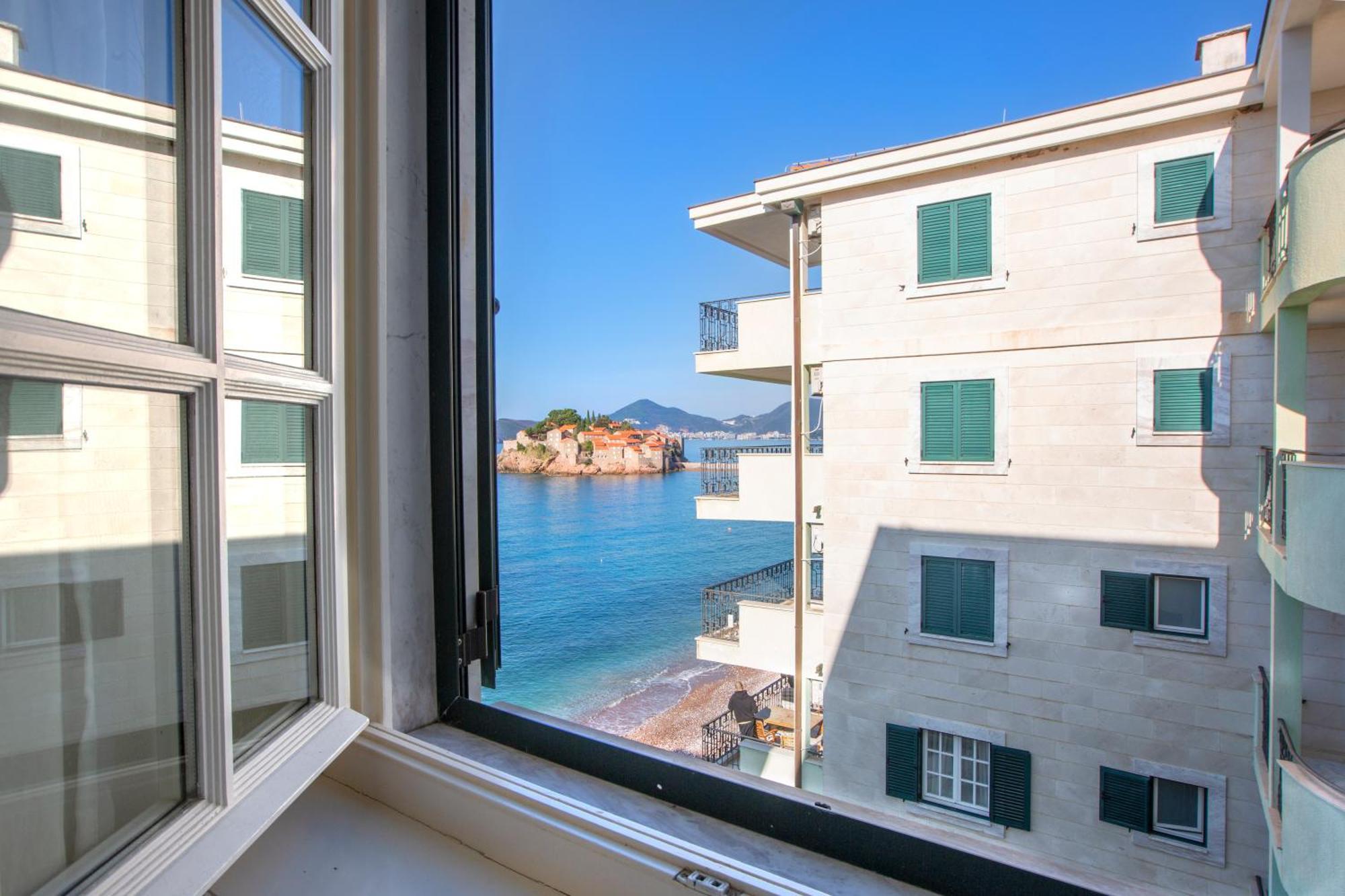 Montesan Luxury Apartment Beach Front Sveti Stefan Bagian luar foto