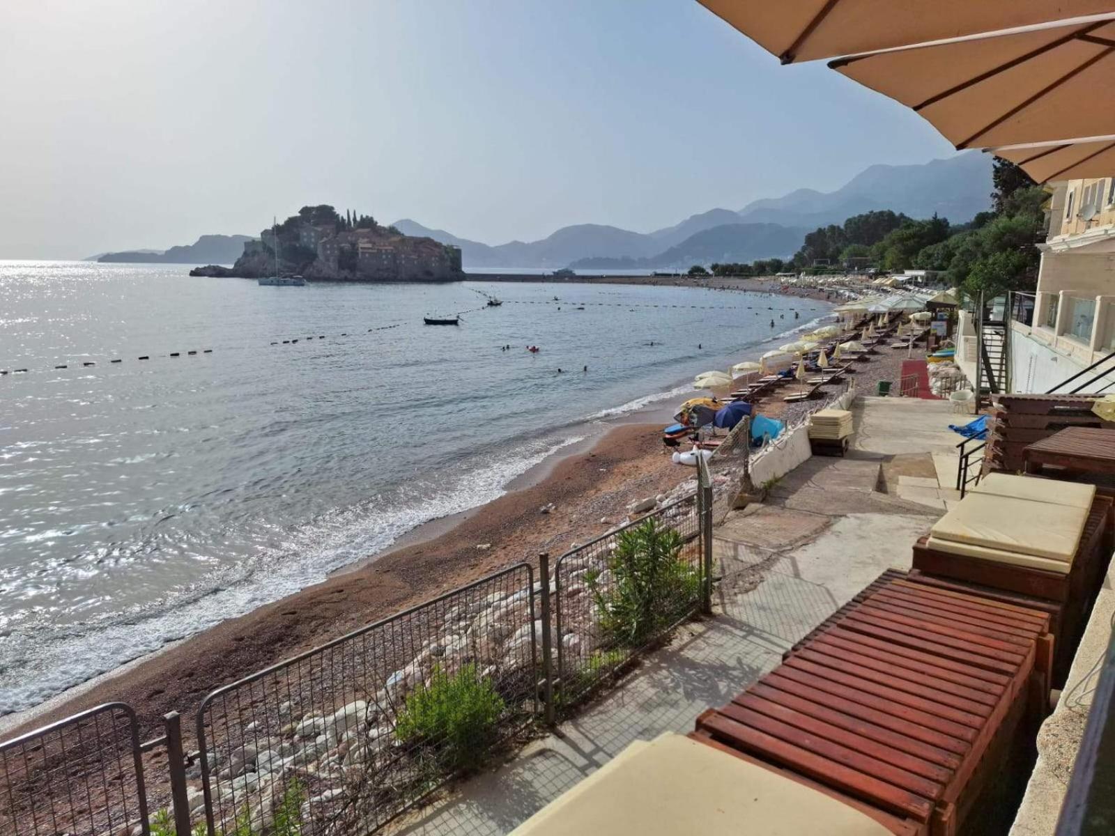 Montesan Luxury Apartment Beach Front Sveti Stefan Bagian luar foto