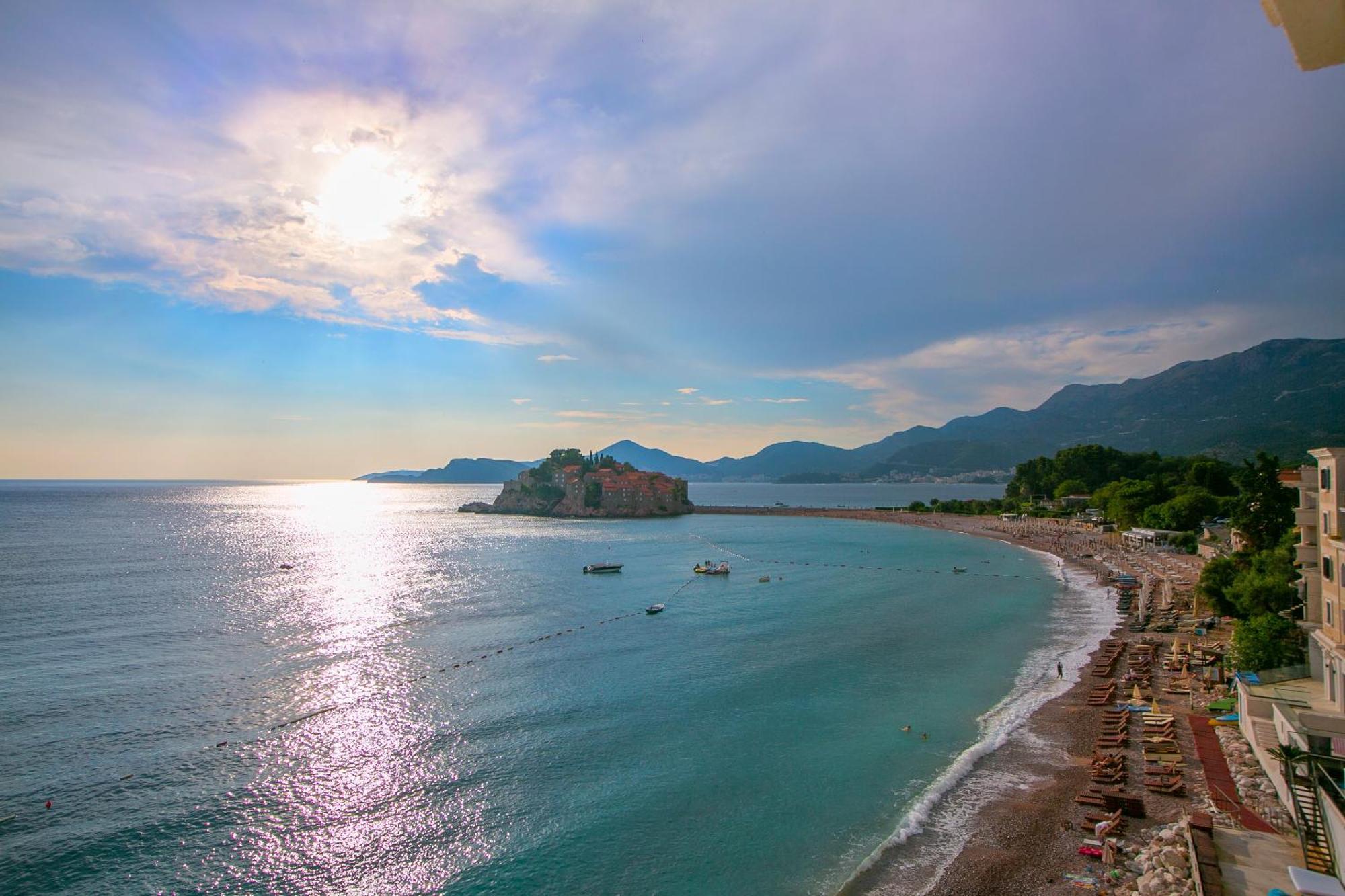 Montesan Luxury Apartment Beach Front Sveti Stefan Bagian luar foto