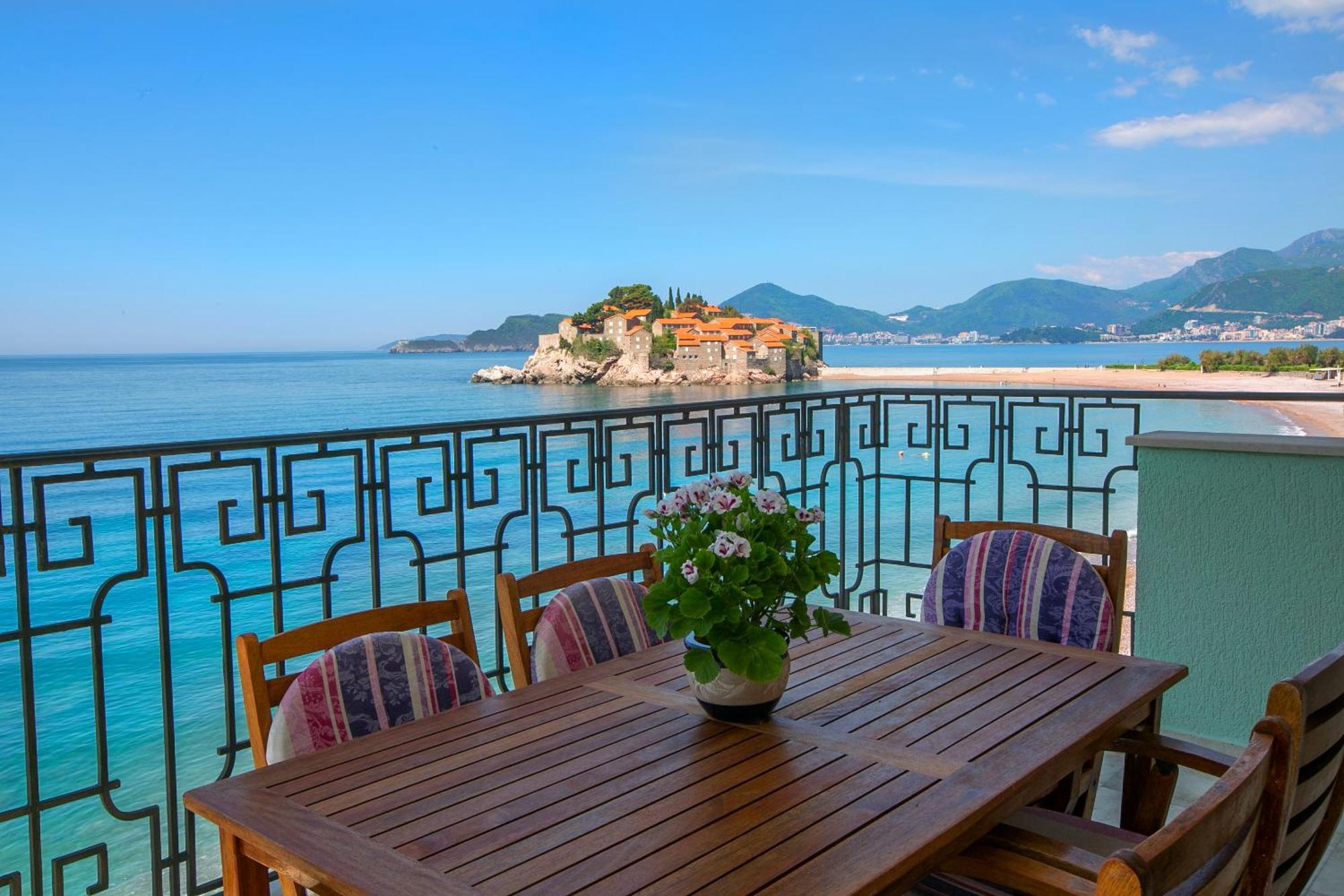 Montesan Luxury Apartment Beach Front Sveti Stefan Bagian luar foto