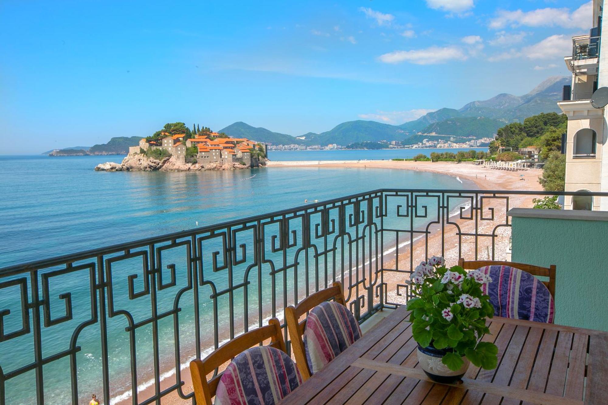 Montesan Luxury Apartment Beach Front Sveti Stefan Bagian luar foto