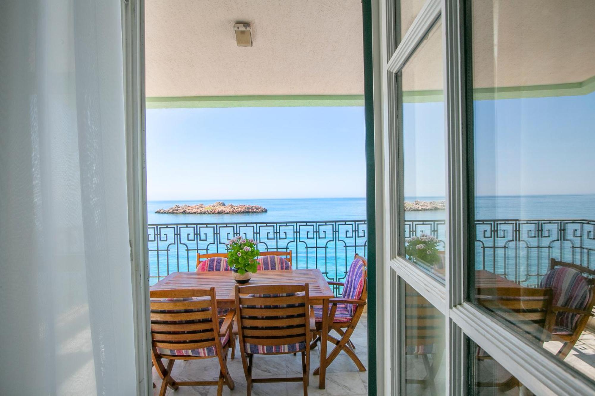 Montesan Luxury Apartment Beach Front Sveti Stefan Bagian luar foto