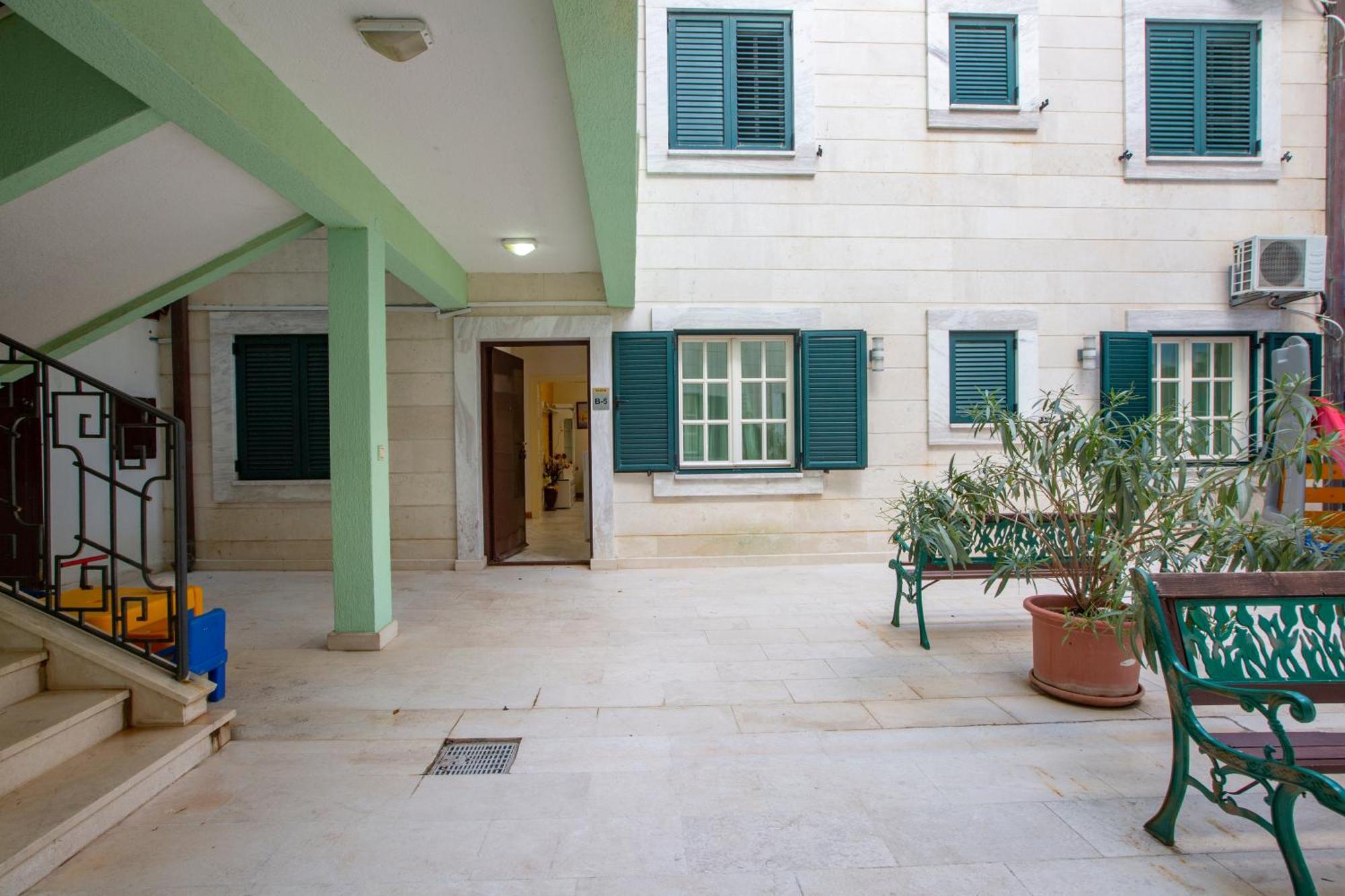 Montesan Luxury Apartment Beach Front Sveti Stefan Bagian luar foto