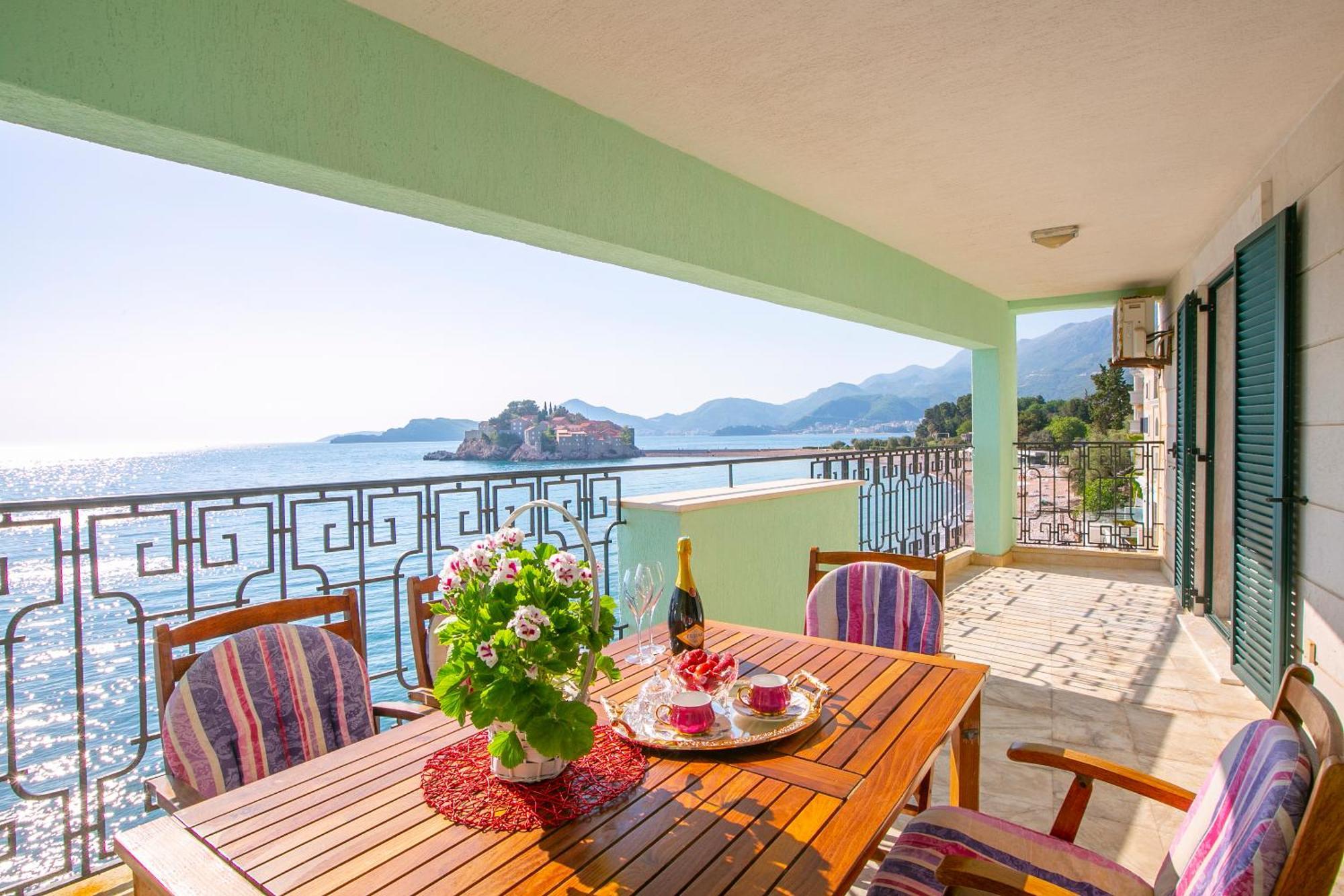 Montesan Luxury Apartment Beach Front Sveti Stefan Bagian luar foto